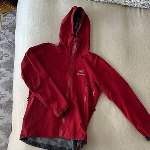 Arc'teryx Beta SV Crimson Hooded Jacket
